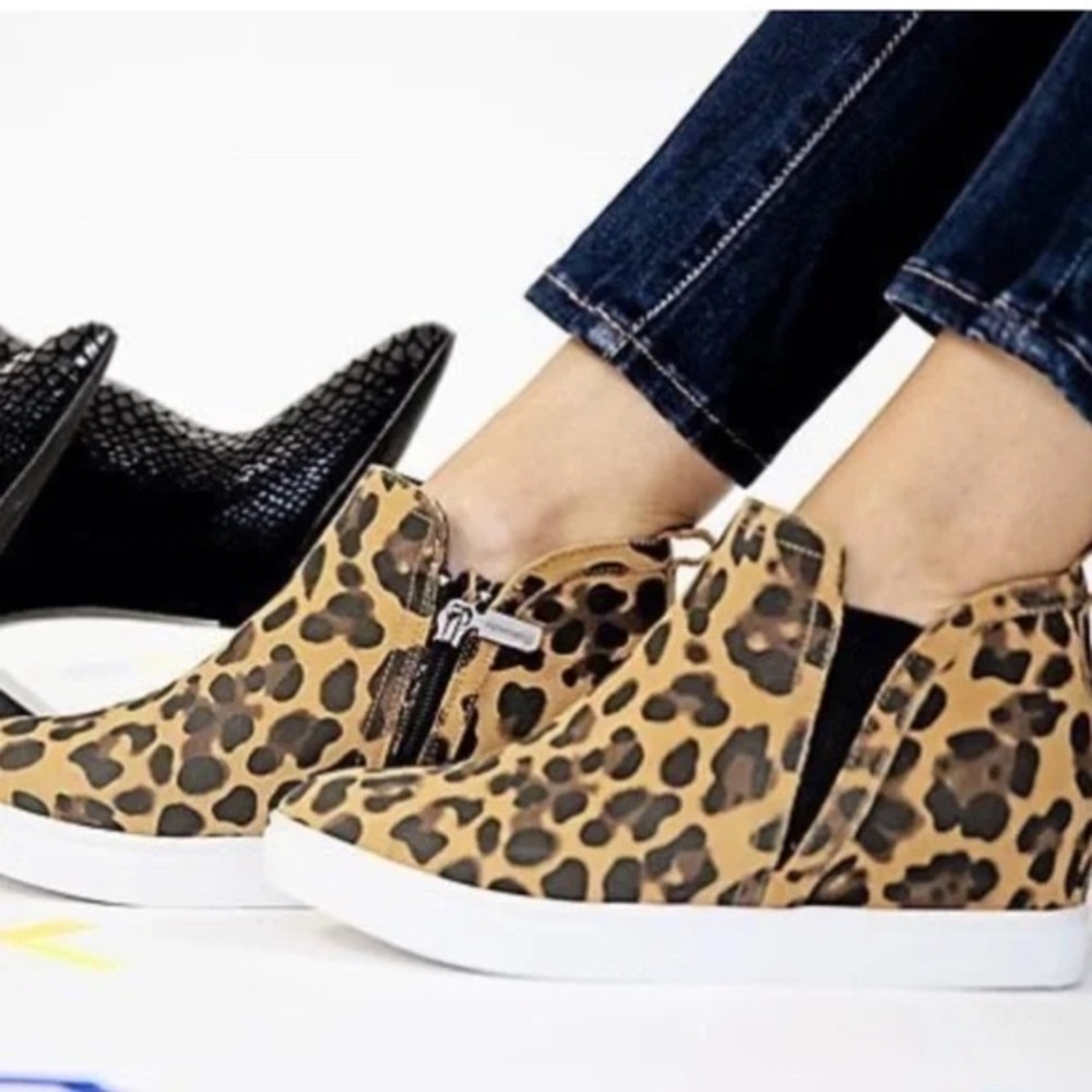 Blondo Size 8M Georgette Waterproof Hidden Wedge Leather Sneaker Leopard